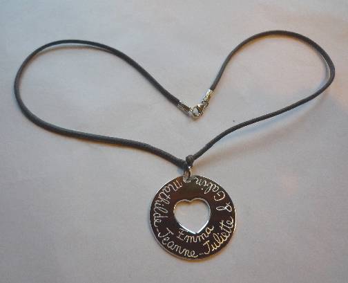 Collier médaille creuse