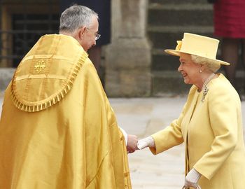 Abeth-is-welcomed-by-right-reverend-john-hall-dean-of-westminster-as-she-arrives-before-wedding-of-britain-s-prince-william-and-kate-middleton-in-london