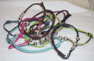 Petits bracelets perles argent : 15.00€